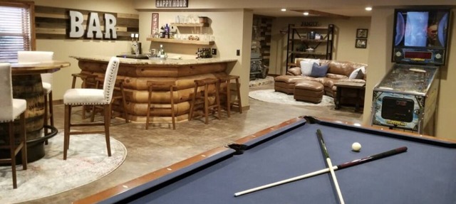 Log Home Retreat! Hot Tub, Game Room, Gym, Close To USAFA, & Spruce Mtn Ranch. in Monument