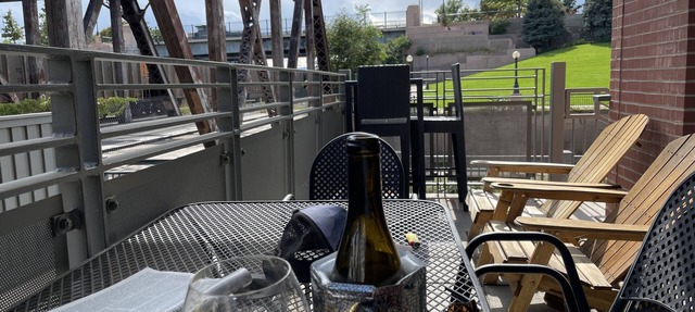 Luxury 2-Bed Riverfront Lodo. Great location, large Deck, 77" TV. On the Creek. in Denver