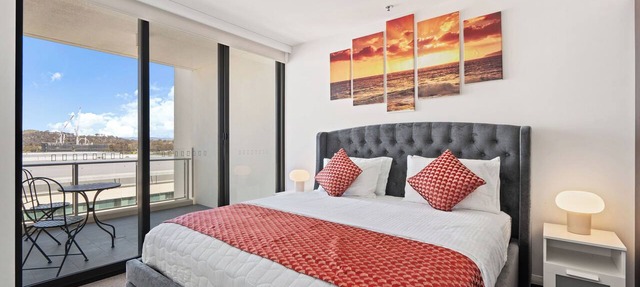 Luxury 3BR 3BA Apartment Near Mall, Lake Views, Pool, Gym & BBQ Area in Belconnen