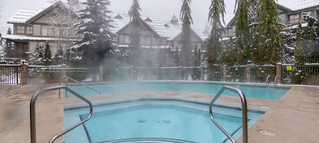 Luxury Central 2BR - HT, Pool, A/C, Bike Storage in Whistler