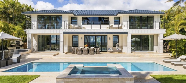 Luxury Estate w/Chef's Kitchen, Ocean View, Private Pool & Spa: Niu Beach Estate in Honolulu