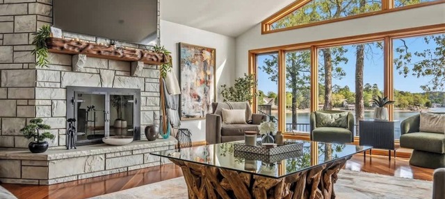 Luxury Lakehouse with 180° Lake Views in Hot Springs