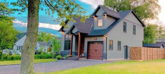 Luxury stay at a Beach House Sleeps 8 Walk to Bay Beach in Crystal Beach
