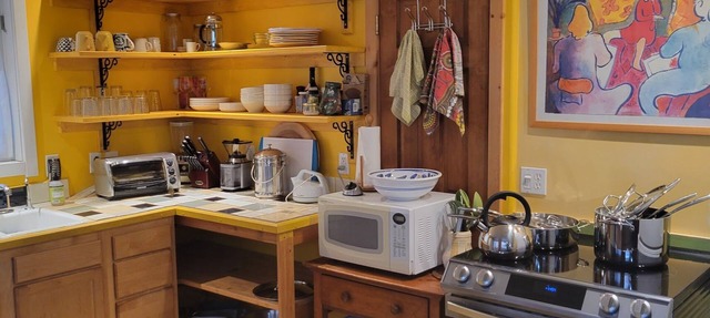 Mapleton Hill - Artists Colorful Apartment in Welcoming Home in Boulder