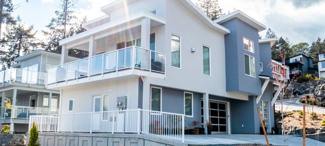Modern 1-bedroom self contained suite w/Full Kitchen and Air Conditioning in Victoria