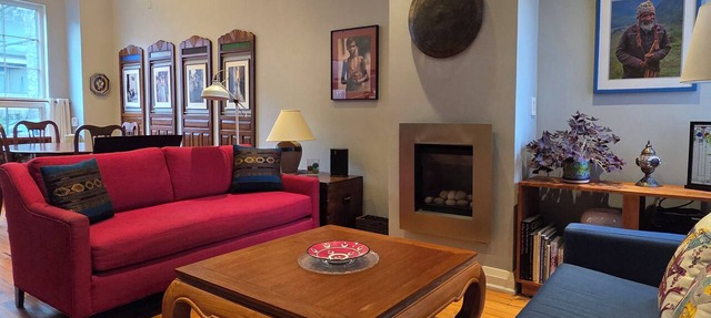 Modern, Comfortable 1 BR Townhome with Full Kitchen and Office in Toronto