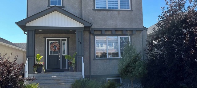Modern house in trendy location in South Winnipeg-Bridgwater Area in Winnipeg