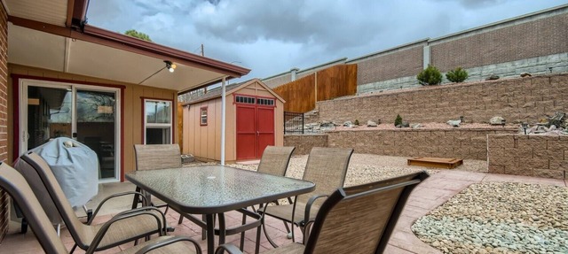 Modern & Spacious - 5 King Beds With Private Backyard Oasis & Sunroom in Arvada