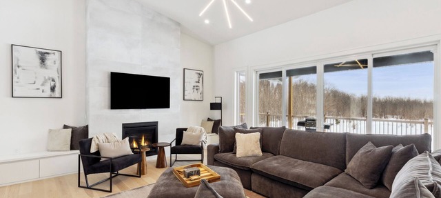 Modern & Spacious Cobble Beach Golf Retreat in Kemble