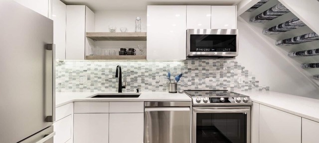 Modern & Unique Pearl street condo in Boulder