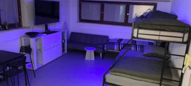 Modern Urban Studio Apartment S-bahn 27qm for 6 Near Mercedes Benz Sindelfingen in Magstadt