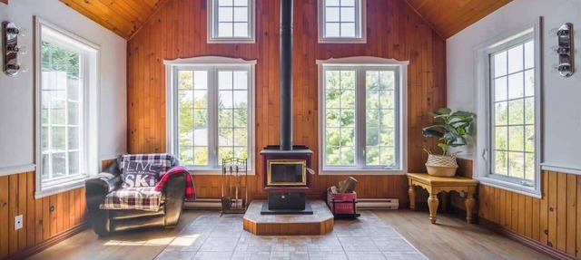 Mountainview Chalet w/Hot Tub & Game Room in Saint-Adolphe-d`Howard