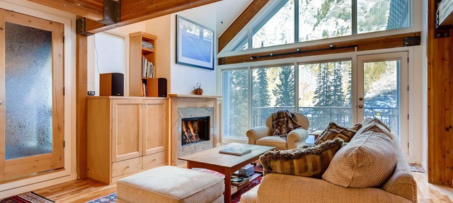 Mountain Modern Ski-in/out Townhome with Private Hot Tub, 3 Bedrooms, 3 Bathrooms 2 Half Baths in Alta