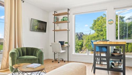 NEW Bright Capitol Hill Condo, Great Location Views in Seattle