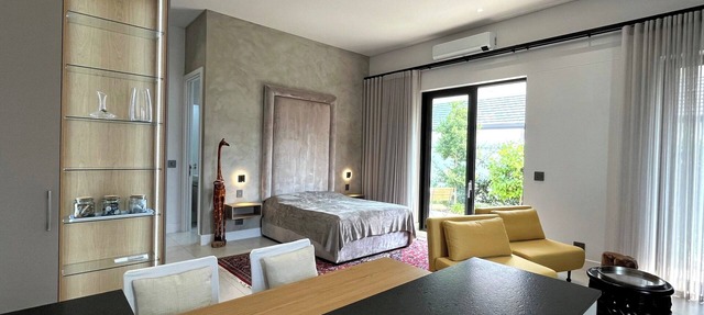 New guest apartment with small garden/terrace, private access and parking space in Paarl