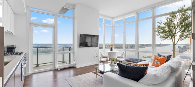 NYC DREAM HOME! Corner Luxury 2BR/2BA near Times Sq in New York