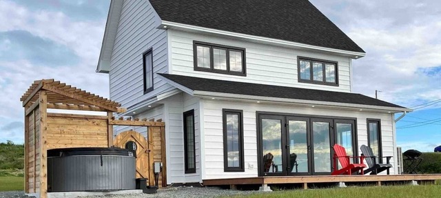 Ocean Front 3Bdrm Saltbox 'SeaForever' w/Hot Tub in Port de Grave