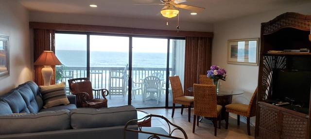 Oceanfront condo on Carolina Beach with wifi in Carolina Beach
