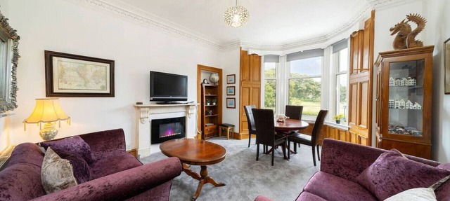 Orchar Park View - Stones Throw from The Beachfront in Dundee