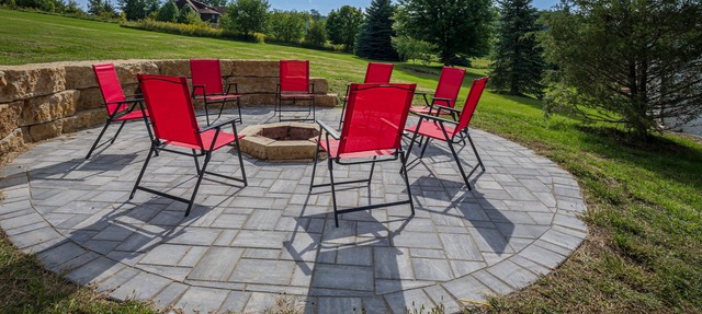 Outdoor Hot Tub, Pool Table, Huge Fire Pit - Close 2 Pools! in Galena