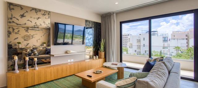 Peaceful coastal stay with pool, balcony & fitness center in Cabo San Lucas