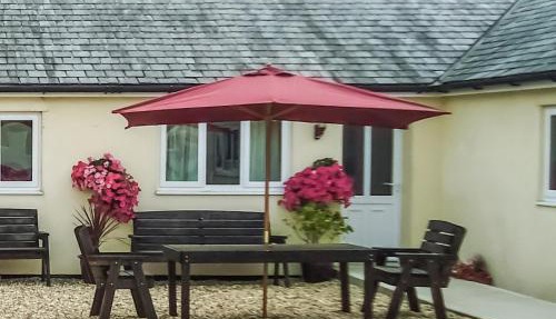 Peach Tree Cottage in Winterborne Steepleton