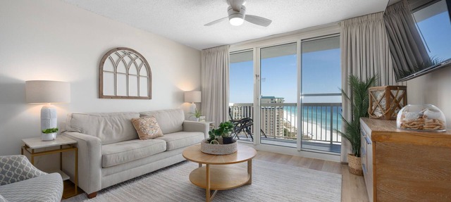 Penthouse at Pelican Beach Resort 2 bedroom 2Bath Stunning Gulf Views in Destin