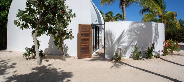 Petit Topaz (1.5 beds) in West End