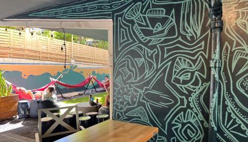 Polynesian Hostel Beach Club in Honolulu