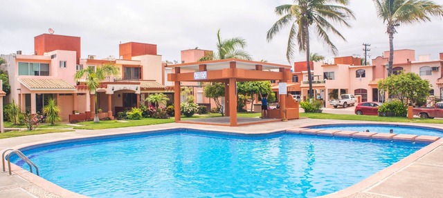 Pool view, Steps from Beach.Brand New in Mazatlan