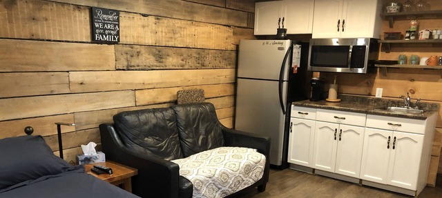 Private Rustic Country Bunkie - relax and unwind in Springfield