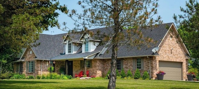 River front paradise, boat, kayak, swim, go to the racetrack, have fun, relax! in Cayuga