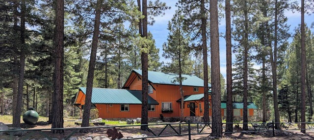 Riverside lodge w/privacy & trail access in Bayfield