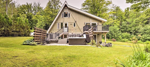 Saltwater Hot Tub & WFH-Friendly Warren Cabin! in Warren
