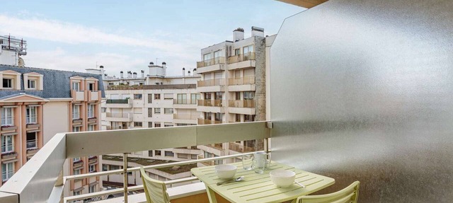 Seafront Studio with Pool in Biarritz in Biarritz