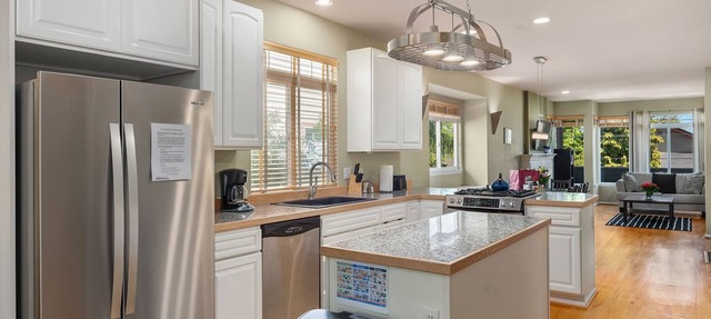 Seattle Vacation Home: The Vineyard: 3 bedroom/2.5 bathroom in Seattle