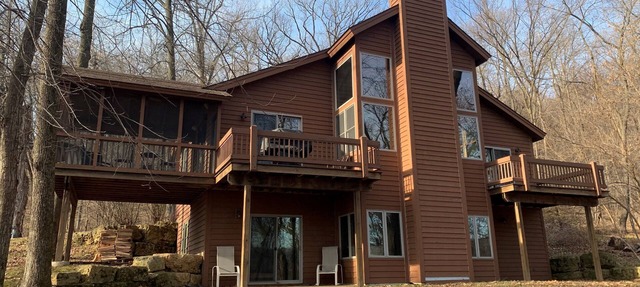 Secluded home nestled in the trees, WIFI in Galena