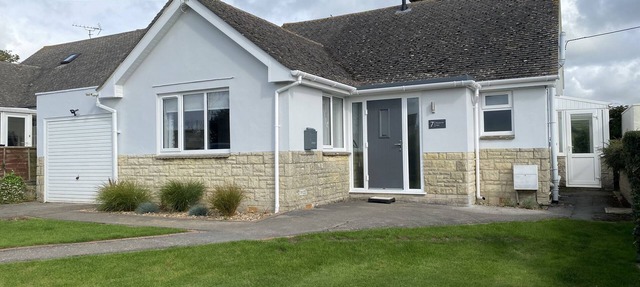 SHIPTON HILL VIEW, pet friendly, with a garden in Shipton Gorge in SHIPTON GORGE