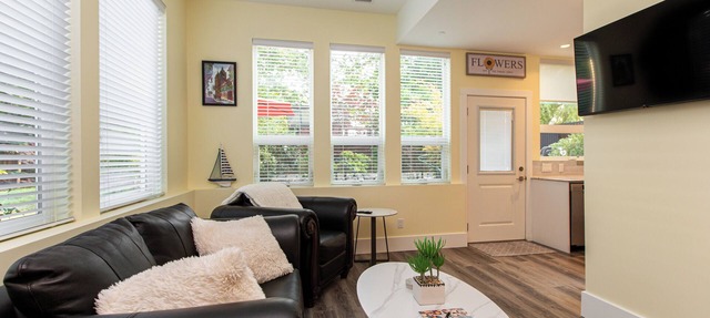 Sidney Solace – 1BR Suite Minutes from Waterfront in Sidney