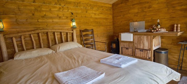 Simple Basketmakers Hut Cabin for Two in Chiddingstone