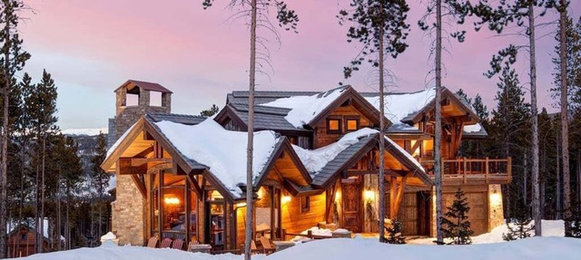 Slopeside Manor: Ski Access on Peak 8, Private Hot Tub, Resort Amenities in Breckenridge