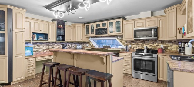 Spacious 5BR 4.5BA Coastal Home w/Patio Fire Pit in Conception Bay South