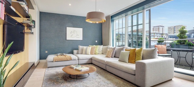 Spacious Modern Designer Soho Flat with AirCon, 24 Hour Concierge and Terrace in London