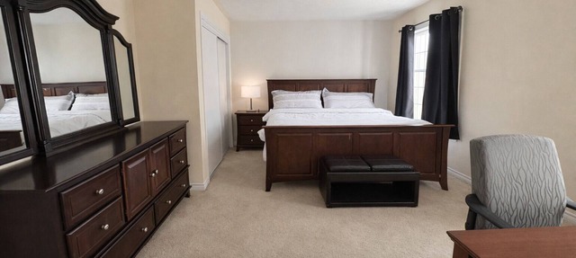 Spacious Private King Bedroom w/Workspace, TV, Mini Fridge, 2.5 Bath—Shared Home in Brampton