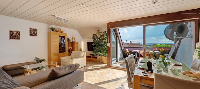 Spacious Three-Room Maisonette Apartment, 100 sqm in Sindelfingen