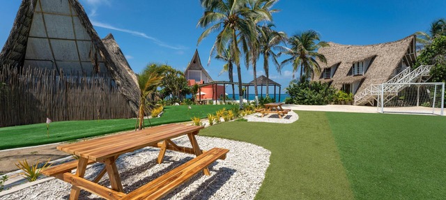 Spectacular beachfront home with pool and jacuzzi in cartagena