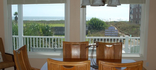 Spectacular Oceanfront View Family Friendly Beach House. in South Padre Island