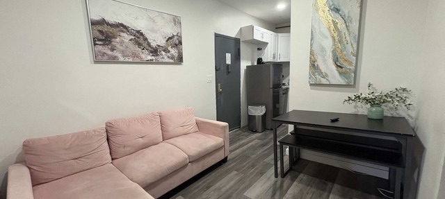 Stylish 2BR Midtown West Near Times Square in New York