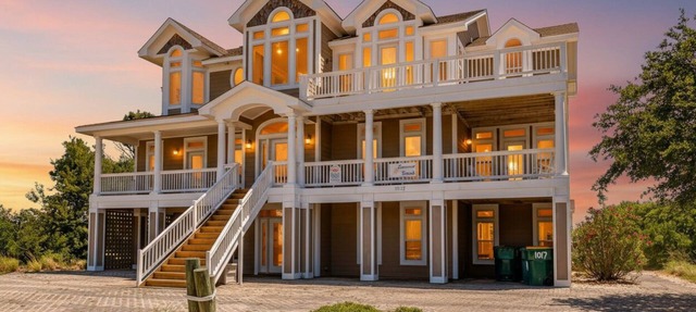 Summer Winds - Corolla, Whalehead, 300 Yds to Beach, Elevator, Pool, Hot Tub, Pets OK in Corolla