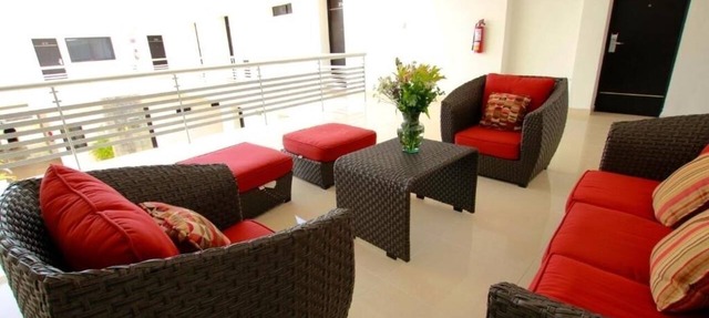 Sun-Soaked Mérida Single Room Stay: Outdoor Pool, Courtyard & Relaxing Comfort in Mérida